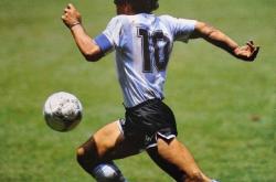 开云体育直播-梅西梦断皇马，巴萨无奈负奥萨，形势何解？