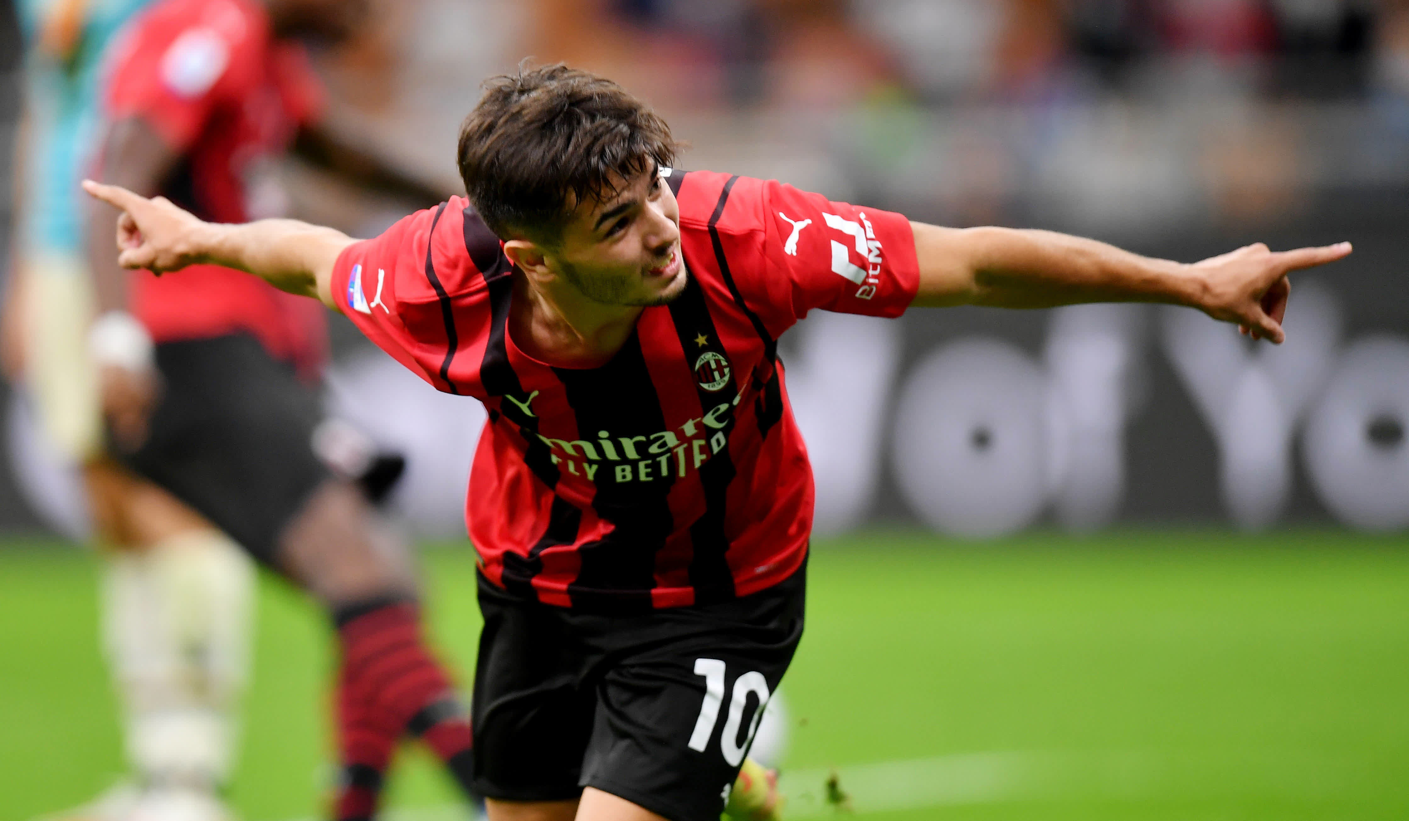 包含热那亚足球俱乐部推出新赛季主场球衣，风格独特的词条