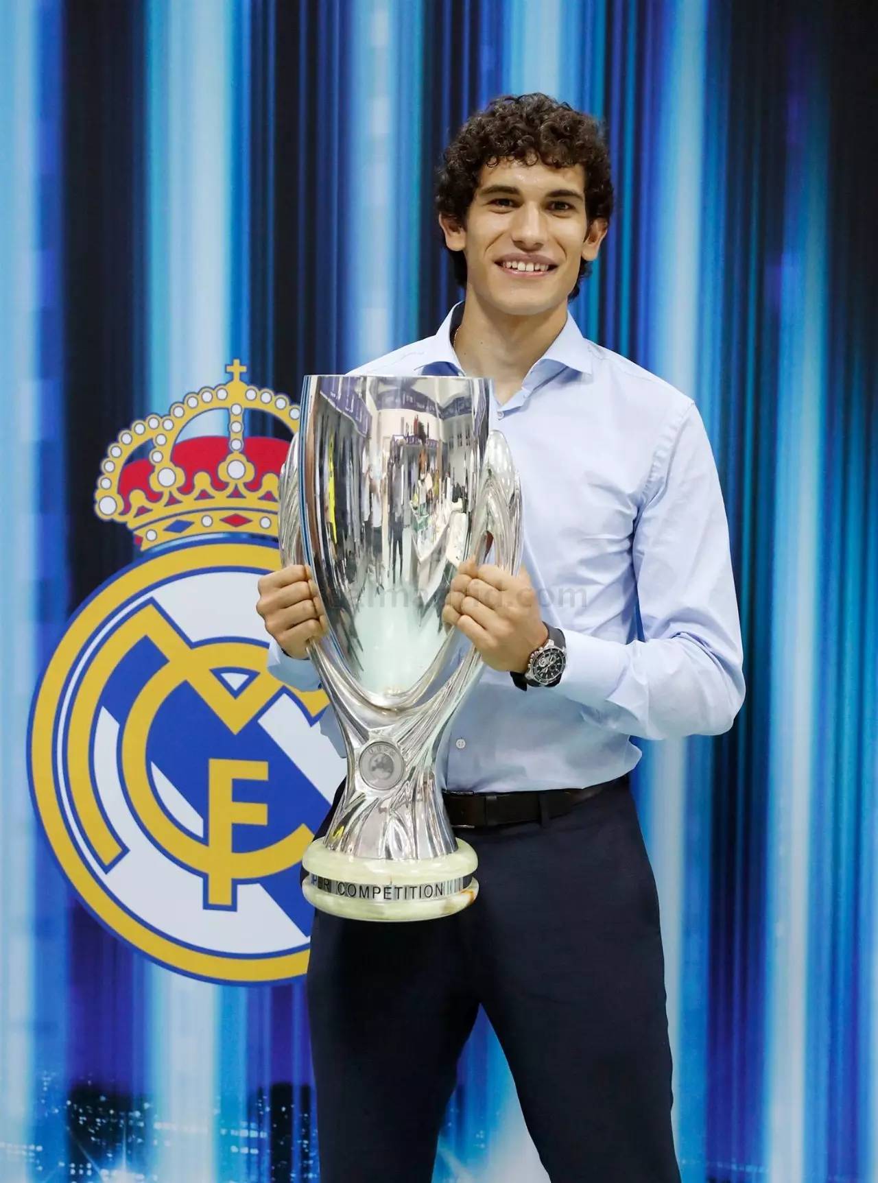 奥地利选手力压群雄，成功卫冕冠军的简单介绍